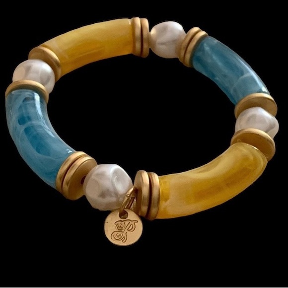 Matte Gold Metal Initial P Blue Yellow & Faux Pearl Stretch Bracelet Jewelry - Picture 4 of 5